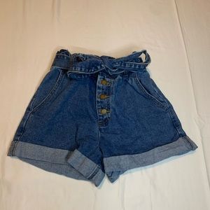Denim shorts tie accessory